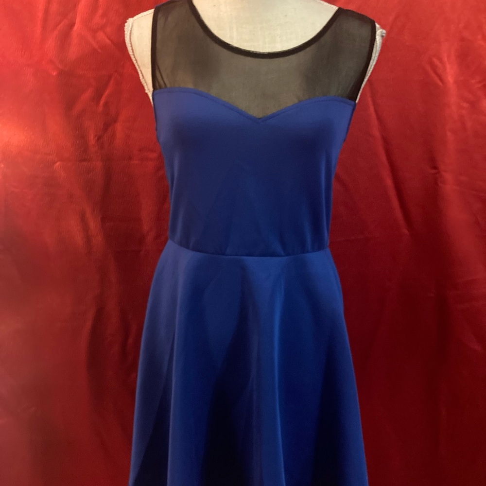 Twelth and Towne size medium great pre owned condition